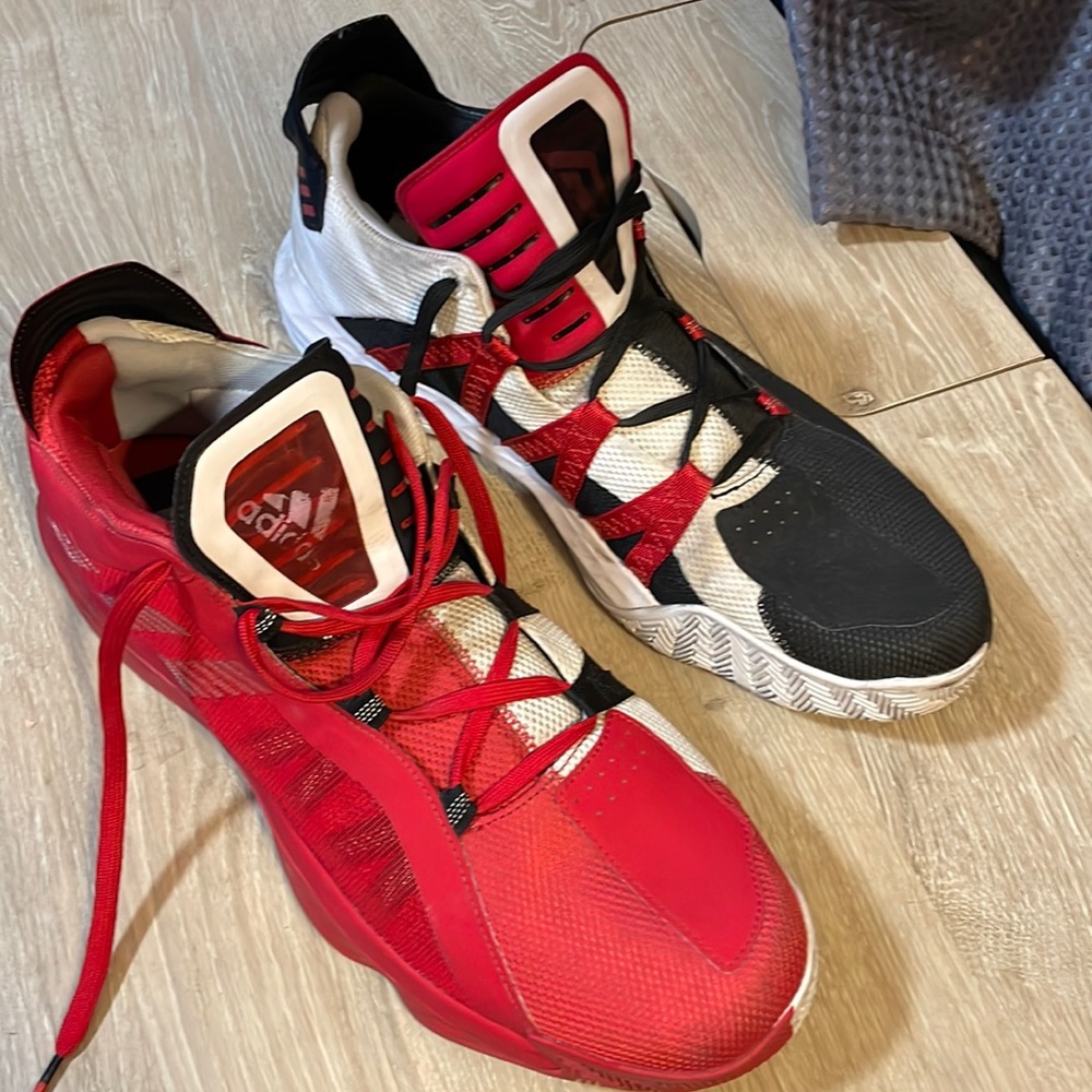 Adidas’s Mens NBA LightStrike